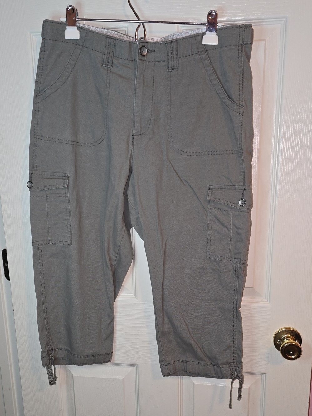 Lee Women's Gray Cargo Capris with Side Pockets‎